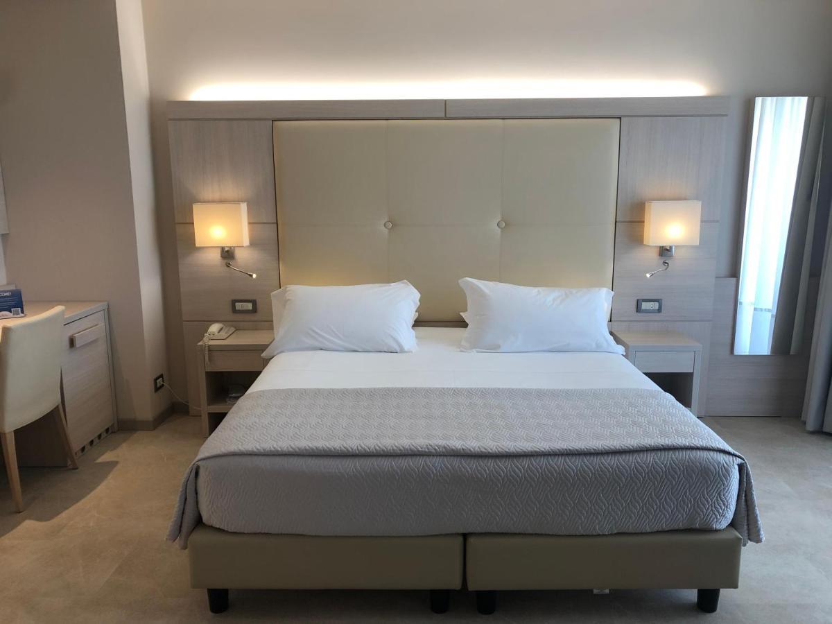Hotel Croce Di Malta Ліньяно-Сабб'ядоро Екстер'єр фото
