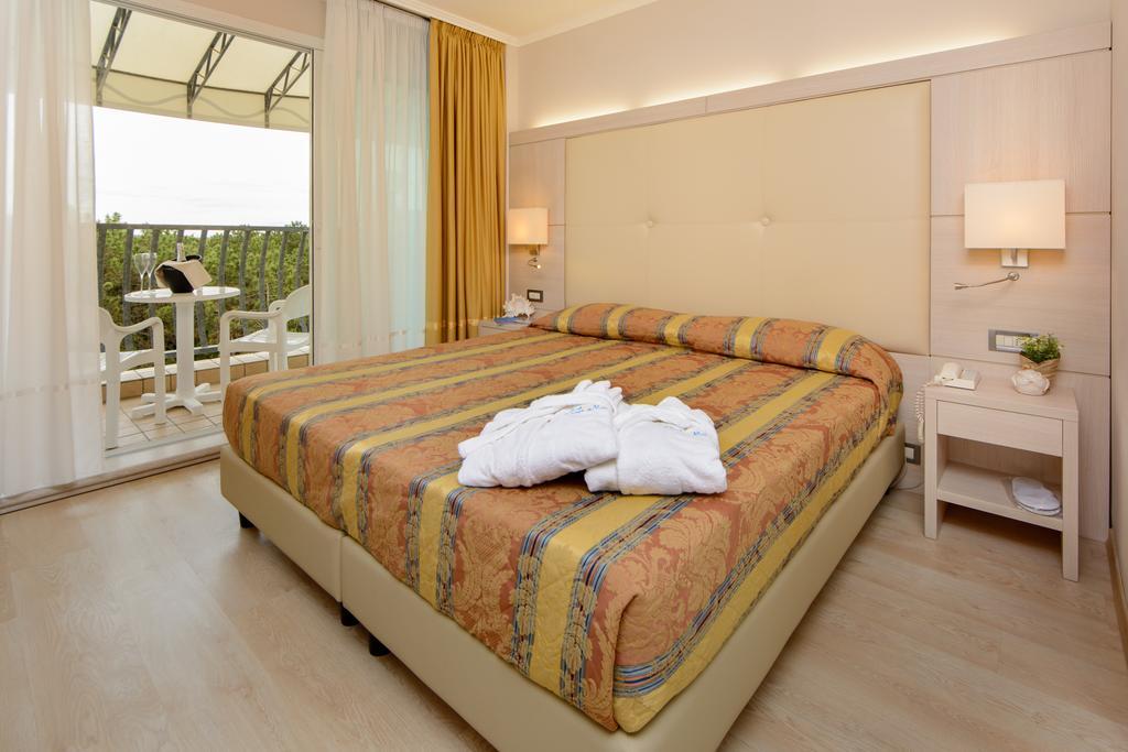 Hotel Croce Di Malta Ліньяно-Сабб'ядоро Екстер'єр фото
