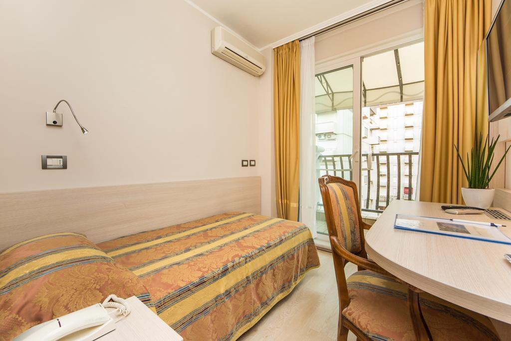 Hotel Croce Di Malta Ліньяно-Сабб'ядоро Екстер'єр фото