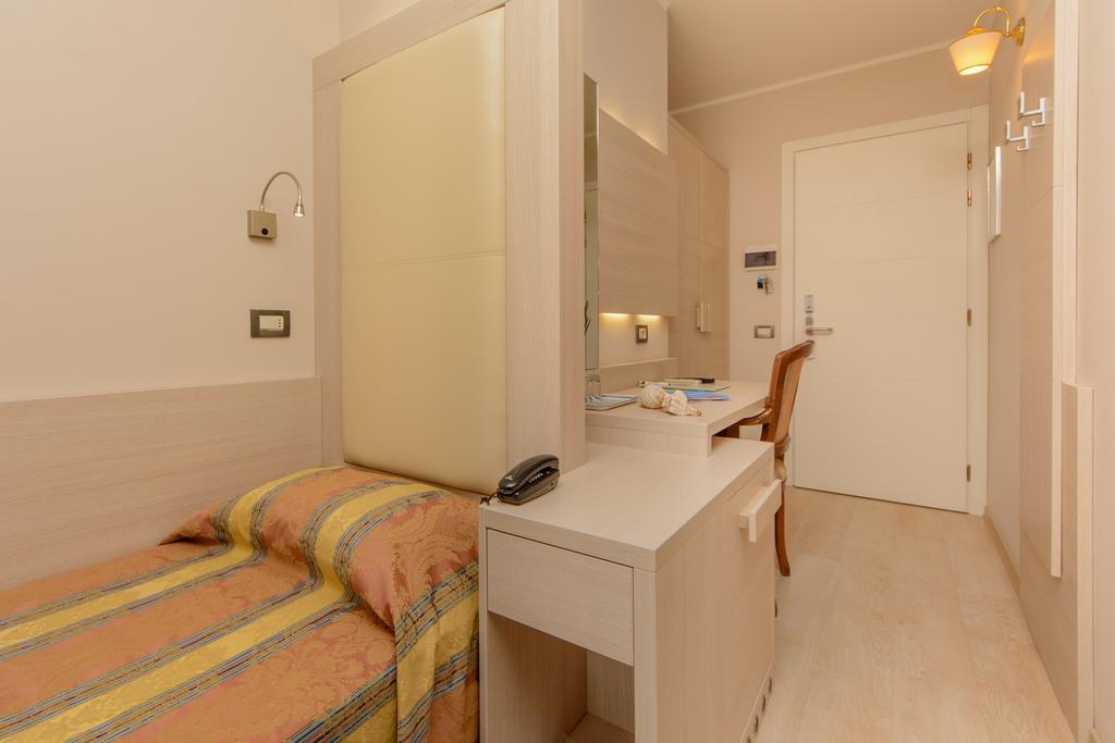 Hotel Croce Di Malta Ліньяно-Сабб'ядоро Екстер'єр фото