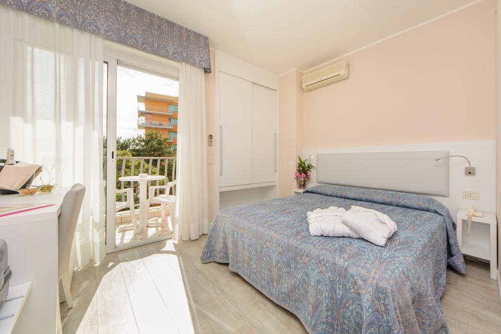 Hotel Croce Di Malta Ліньяно-Сабб'ядоро Екстер'єр фото